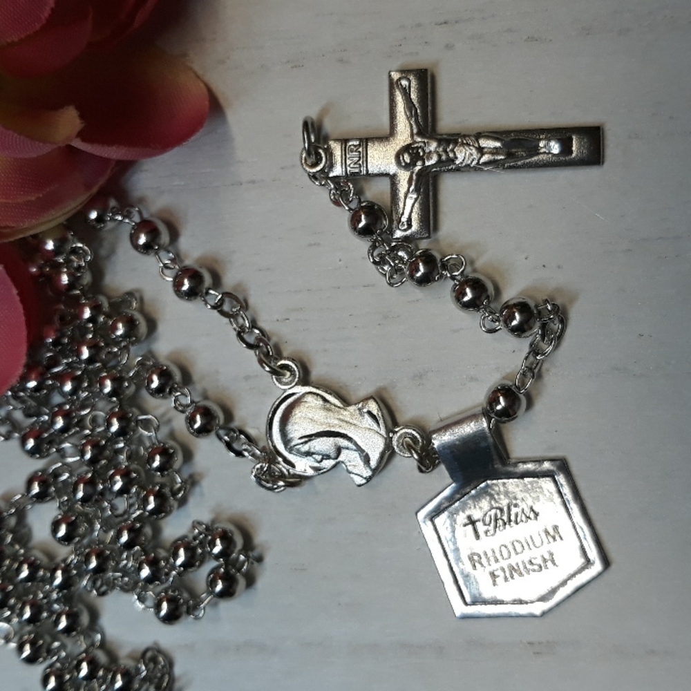 Rosary with Mary centerpiece Rhodium plated and Lightweight